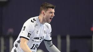 It lies approximately 15 km (9 mi) north of the lake balaton. Qwx2wn C Dp Gm