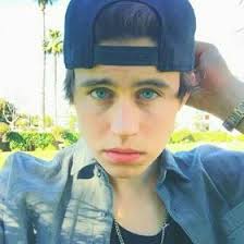 Ashton Daniel (ashtonkicklol) — Perfil