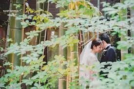 fortunegardenkyoto 今日はフォーチュンガーデン京都さんで結婚式 以前に雨の中京都植物園と洋館でロケーション前撮りも撮らせて頂いたお人なので 会えるだけでもう今日は嬉しい フォーチュンさんの中庭の竹林と緑の雰囲気が美し wedding photos wedding