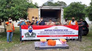 Sebagai pusat pemerintahan, banda aceh menjadi pusat kegiatan ekonomi, politik Korban Angin Puting Beliung Di Aceh Besar Dapat Bantuan Dari Pemerintah Aceh