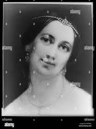 Julia Hackman's Instagram, Twitter & Facebook