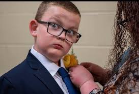 Stars were Shining at Community high school tonight!🌟thank you to Hannah  and Lori Peels tonight🌟🌟 These kids were all smiles at the Community game  tonight. The boys shot a few hoops with