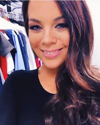 Smiling because Im so excited to fly to San Jose for #NHLAllStar tmw! 😊 •  ➡️ but also Serious because I'm the WORST packer of all time. 🧳 • Anyone  else over