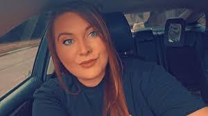 Leslie Easter's Instagram, Twitter & Facebook