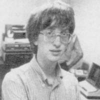 Procurem por um rapaz louro de 16 anos, de óculos, que parece estar fora de  órbita, em outro mundo. É ele (Bill Gates)"