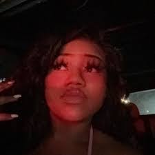 Nicole Vines's Instagram, Twitter & Facebook