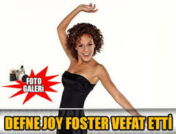 Defne joy foster, 2 mayıs 1979 tarihinde,i̇ncirlik'te dünyaya geldi. Defne Joy Foster Cenazesi Video Haber Defne Joy Neden Oldu