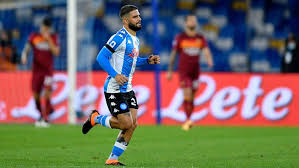 Forever amused by insigne's height in comparison to anyone on the pitch. Insigne Erinnert Nicht Nur Mit Freistosstreffer An Maradona Kicker