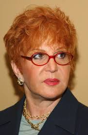 Legendary 90s US talk show host, 90, looks unrecognizable as she eats  oysters in rare snap