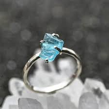 Apatite Ring Gentle Stone Rough Apatite Ring Raw Blue Stone Etsy Blue Stone Ring Gemstone Blue Stone Ring Apatite Ring