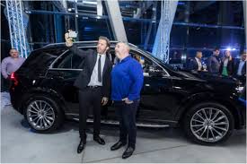 Társaival azon viccelődött, hogy a magyar. A Jp Auto Bemutatta A Vadonatuj Mercedes Benz Gle T Veol