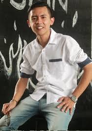 Penyanyi, pelakon dan ahli perniagaan yang mula aktif dalam dunia hiburan sejak tahun 1998. Adik Dilantik Pengganti Arwah Achik Spin Hiburan Mstar