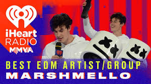 At the 2018 iheart music awards, mendes appeared on stage with the same helmet that. Marshmello S Identity Is Revealed 2018 Iheartradio Mmva Youtube