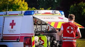 Moped kollidiert mit Pkw: Zwei Jugendliche bei Unfall in Kärnten verletzt