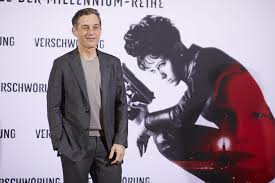 Volker bruch (born 3 march 1980) is a german television and film actor. Hannah Herzsprung Fritzi Haberlandt Volker Bruch Stefan Arndt Leonie Benesch Liv Lisa Fries Liv Lisa Fries Benno Fuermann Michael Polle Volker Bruch Photos Zimbio