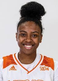 Shannon Titus's Instagram, Twitter & Facebook