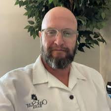 Is it just me or does anyone else in their 30s find it hard to make real  friendships? I'm not sure if it's a guy thing or if women in that age