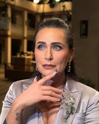 𝐏𝐨𝐥𝐢𝐬𝐡𝐞𝐝 𝐛𝐲 𝐀𝐦𝐛𝐞𝐫 𝐒𝐭𝐮𝐝𝐞𝐫