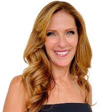 Carolaine Pino's Instagram, Twitter & Facebook