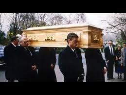 The service was attended by all the members of his band, and singer elton john, amongst other close family members. Freddie Mercury Funeral 27 November 1991 Youtube Freddie Mercury Funeral Freddie Mercury Freddie Mercury 1991