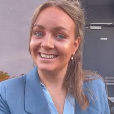 INSÄNDARE. Vältränade cyklister borde själva skotta och ploga sina banor om  de nödvändigtvis måste cykla på vintern. Våra skattepengar borde i stället  gå till snöröjning för trottoarer och gångbanor så att människorna