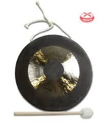 De tamtam hangt in een frame en wordt bespeeld met een knuppel. 25cm Gong Tam Tam Is A Classical Percussion Instrument Gong Mallet Ebay