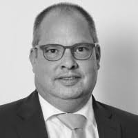 Robert Bielefeld's Instagram, Twitter & Facebook