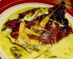 Mangut tenggiri asap (tanpa santan) setelah kemarin bikin ikan asap sambal matah dan sambal cakalang, sekarang saya coba bikin mangut tapi tanpa santan dan daun jeruk. Resep Mangut Ikan Panggang