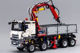 Awesome Truck Mercedes Arocs Made Of 2793 Details Lego Technic Truck Mercedes Trucks
