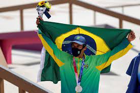 His mustache may be gone, but kelvin hoefler still keeps a stiff upper lip in these uncertain times. Wdsfiyiuciyv M