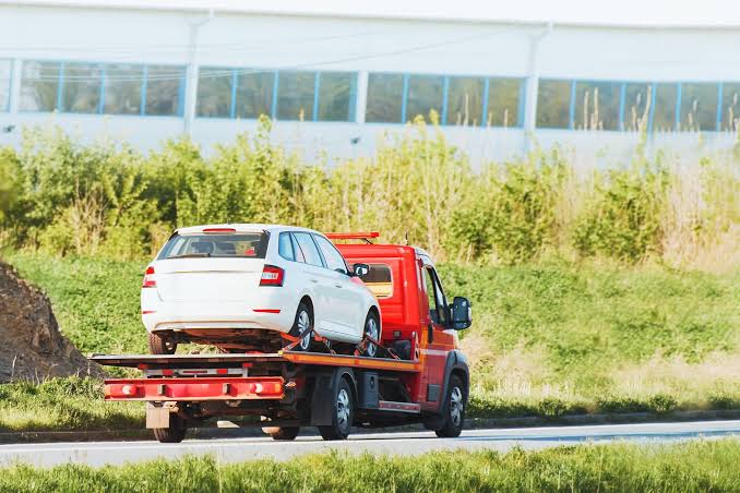 Features That Set Medium Duty Tow Trucks Apart from Light Duty Tow Trucks |  Speed's Towing