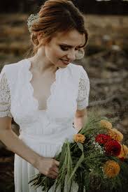 See more of schöne frisuren *__* on facebook. Hochsteckfrisuren Als Alleskonner Unter Den Brautfrisuren Was Deine Brautfrisur Uber Den Stil Eurer Hochzeit Verrat Kleiner Flieder
