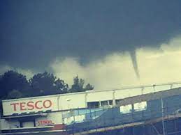 Wow', while another wrote there are about 35 tornadoes on average in the uk each year which would possibly cover 'tens to. Uk Weather Tornado Warning Issued As Storm Ciara Batters Uk With 100mph Winds Mirror Online