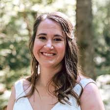 Bachelor Ondernemerschap & Retail Management afgerond! Met trots deel ik  het geweldige nieuws dat ik vandaag ben afgestudeerd voor de studie  Ondernemerschap & Retail Management aan de…