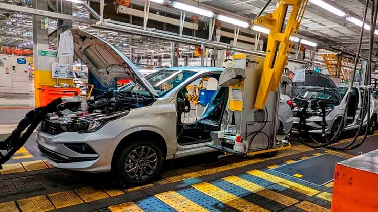 Alarma por los empleos: la producción automotriz volvió a caer dos dígitos en agosto y acumula un desplome del 17% en el año