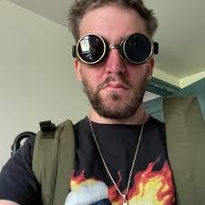 Erik Tyler's Instagram, Twitter & Facebook