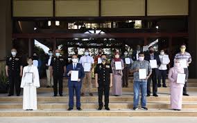 Penamaan ketua pegawai maklumat sektor awam menyatakan bahawa agensi sektor awam perlu menamakan seorang ketua pegawai maklumat (chief information officer perbadanan tabung pendidikan tinggi nasional (ptptn). Galeri Foto Album Majlis Melafaz Dan Menandatangani Ikrar Bebas Rasuah Perbadanan Ekonomi Digital Malaysia Mdec Sdn Bhd Di Ibu Pejabat Mdec Cyberjaya Pada 26 Mac 2021 Image Majlis Melafaz