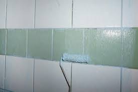 Gerade in älteren immobilien findet man häufig noch fliesen, die längst nicht mehr. Fliese Auf Fliese Verlegen Das Verfliesen Einer Dusche Anleitung Diybook At
