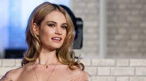 Последние твиты от lily james (@lilycjames). Lily James Wer Ist Die Frau Die Samtlichen Promi Mannern Den Kopf Verdreht News De
