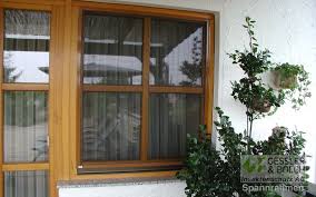 Fliegengitter Spannrahmen Holzfenster Ockerbraun Fliegengitter Gitter Holzfenster