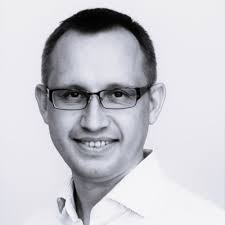 I have a new job and work now as a Senior Data Architect for Swiss Re.