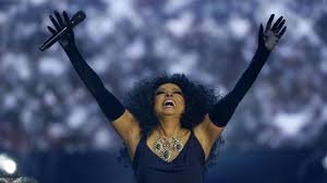 Diana ross (born diane ernestine earle ross on 26 march 1944 in detroit, michigan, usa) is an american soul, r&b and pop singer and actress. Diana Ross Rayakan Ulang Tahun Di Panggung Grammy 2019