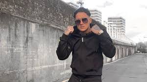 In photos obtained by the daily mail,. Wegen Fremdgehstreit Stephen Bear Lost Polizeieinsatz Aus Promiflash De