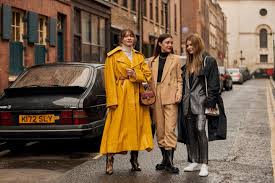 Ich habe da ja im juni auch so gezittert und. Regen Looks Das Sind Die Schonsten Outfits Fur Herbsttage Brigitte De