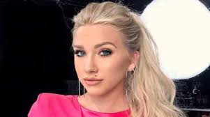 Savannah chrisley | how to curl short hair, medium hair styles. Savannah Chrisley Net Worth Age Haircut Height College Measurement Plastic Surgery Wikicelebinfo