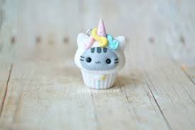 Cette Annonce Est Pour 1 Pusheen Inspire Licorne Cupcake Charm Anneau De Saut Inclus Charme Est F Cute Polymer Clay Polymer Clay Cupcake Polymer Clay Crafts