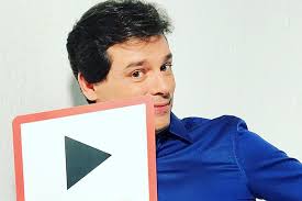 Ver las letras de pedro henrique y escuchar deus se revela, às 3 da madrugada, bem mais, como una novia y más canciones! Celso Portiolli Posta Foto Com O Filho E Semelhanca Choca Os Fas Sbt