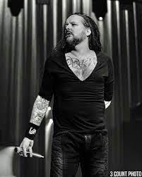 For singer jonathan davis, branching out into dance music offers the kind of camaraderie that he's been missing. Pin By Edit Garcev On Korn Jonathan Davis Jonathan Korn