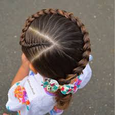 Da B Ihren Schlaf Immer Noch Aufholt Ist Hier Ein Susser Niederlandischer Zop Kinder In 2021 Hair Styles Kids Braided Hairstyles Braided Hairstyles Help seal in the moisture the at thirsty roots we try to highlight the good hair braiding stylist for kids.