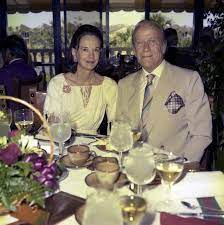 Join facebook to connect with aldo gucci and others you may know. Florida Memory Mrs Frank Mcmahon Dining With Dr Aldo Gucci At The Palm Beach Polo And Country Club